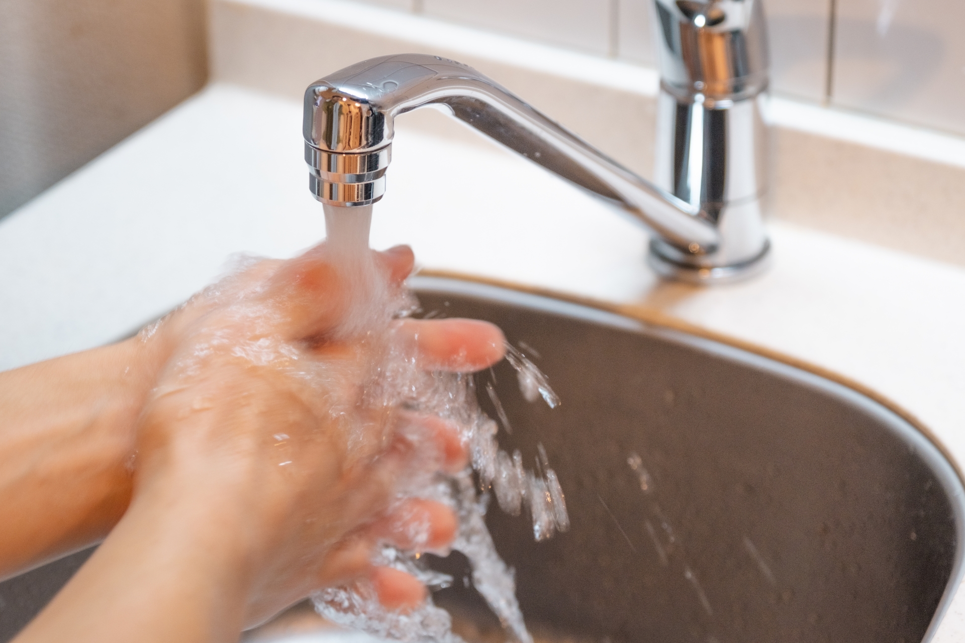 引っ越し時の水道手続きの基本