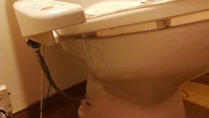 トイレウォシュレットから水漏れを発見したら