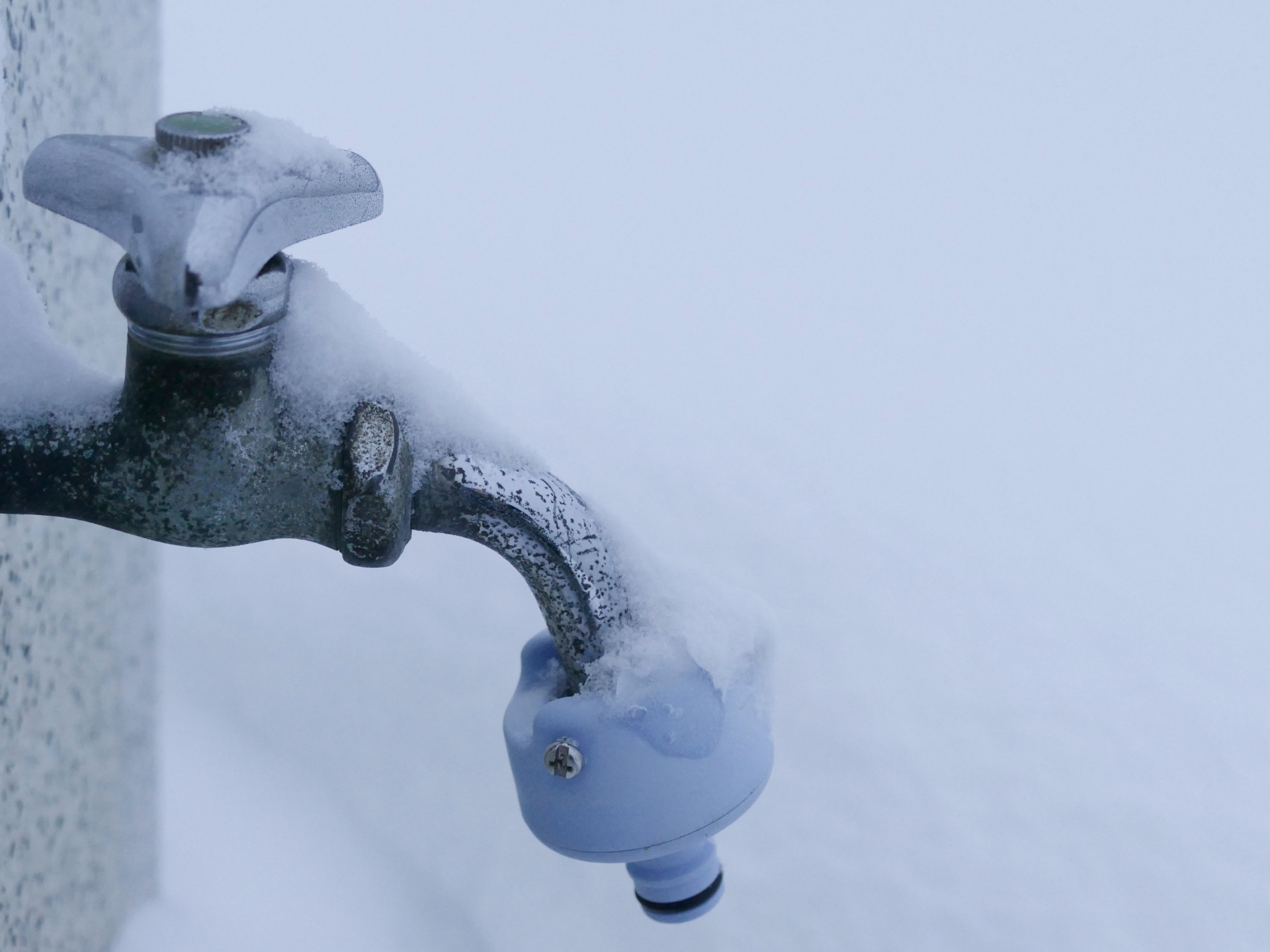 水道管の水抜きで凍結防止！水抜き栓がなくてもできる対処方法